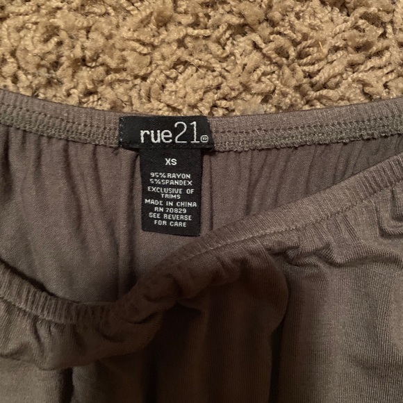 Off the shoulder romper - Picture 2 of 2